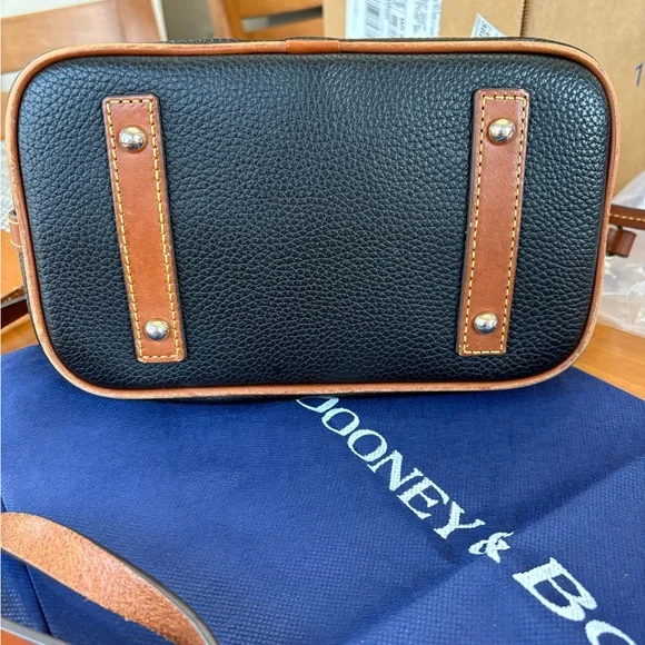 Dooney & Bourke Black Domed Satchel with Handles or Crossbody Bag Like New - Picture 7 of 16